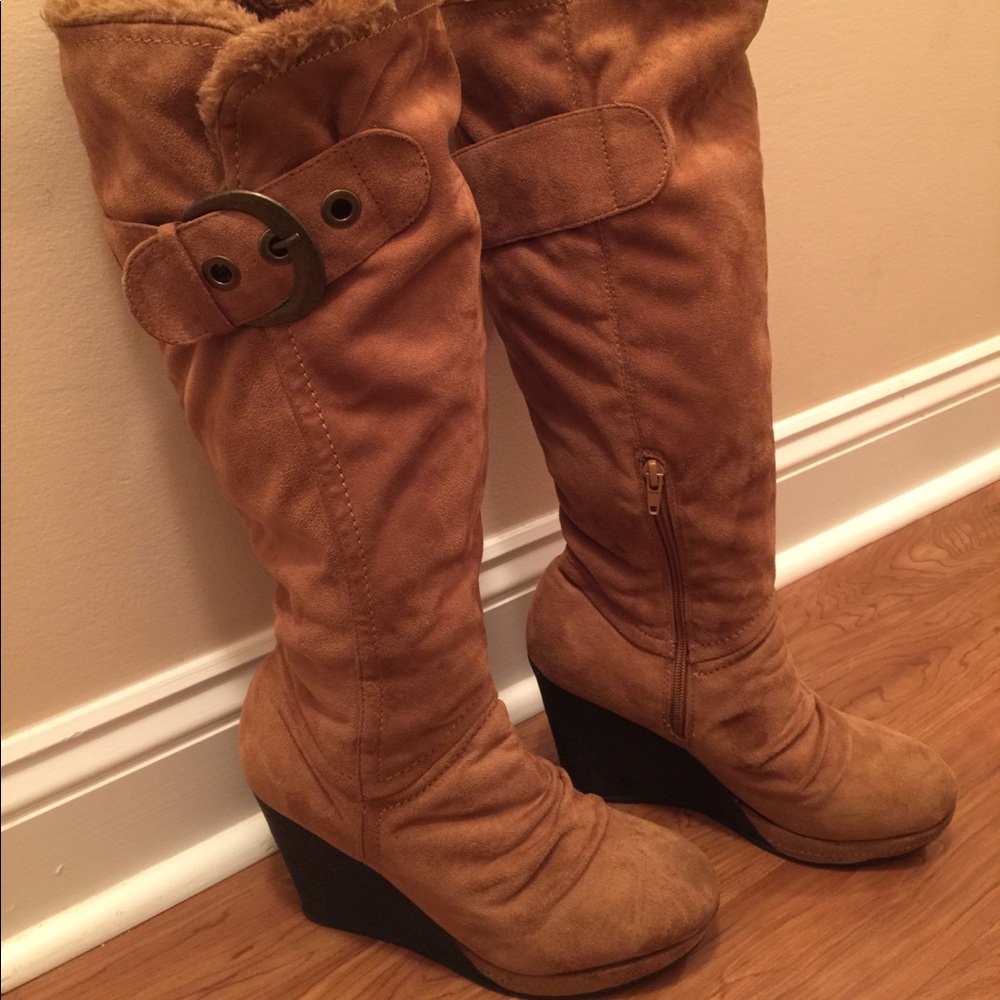 Sz 8.5 tan faux fur wedge boots